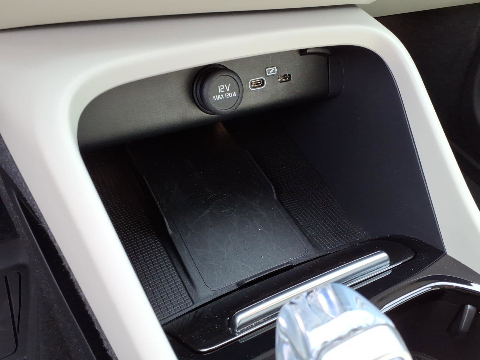 Certified 2023 Volvo XC40 B5 Plus w/ Protection Package Premier AWD/4WD image 22