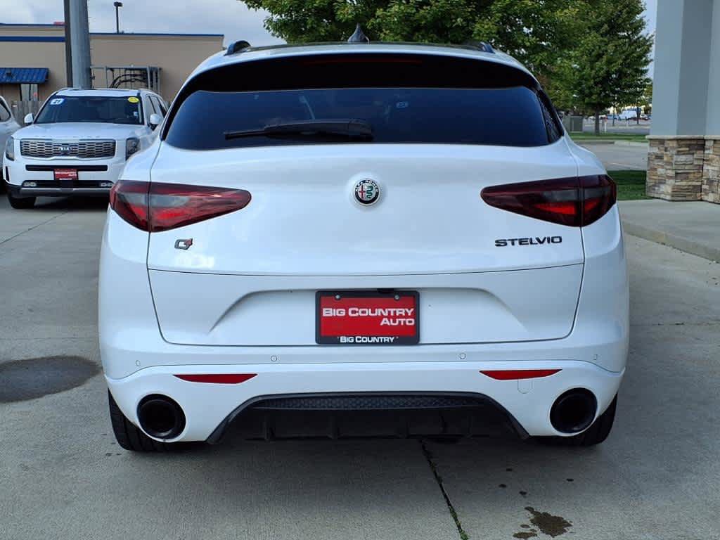 Used 2023 Alfa Romeo Stelvio Estrema image 4