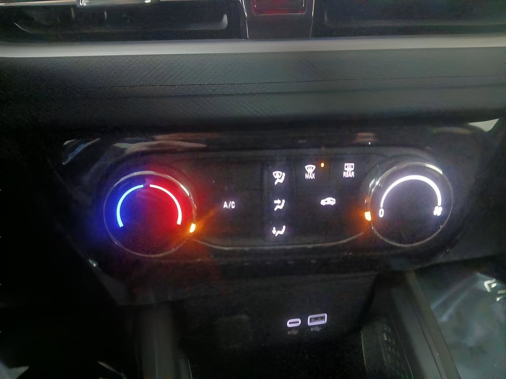 Used 2025 Chevrolet TrailBlazer LT w/ Driver Confidence Package image 16