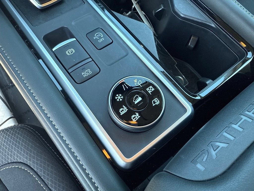 Certified 2025 Nissan Pathfinder SV AWD/4WD image 36