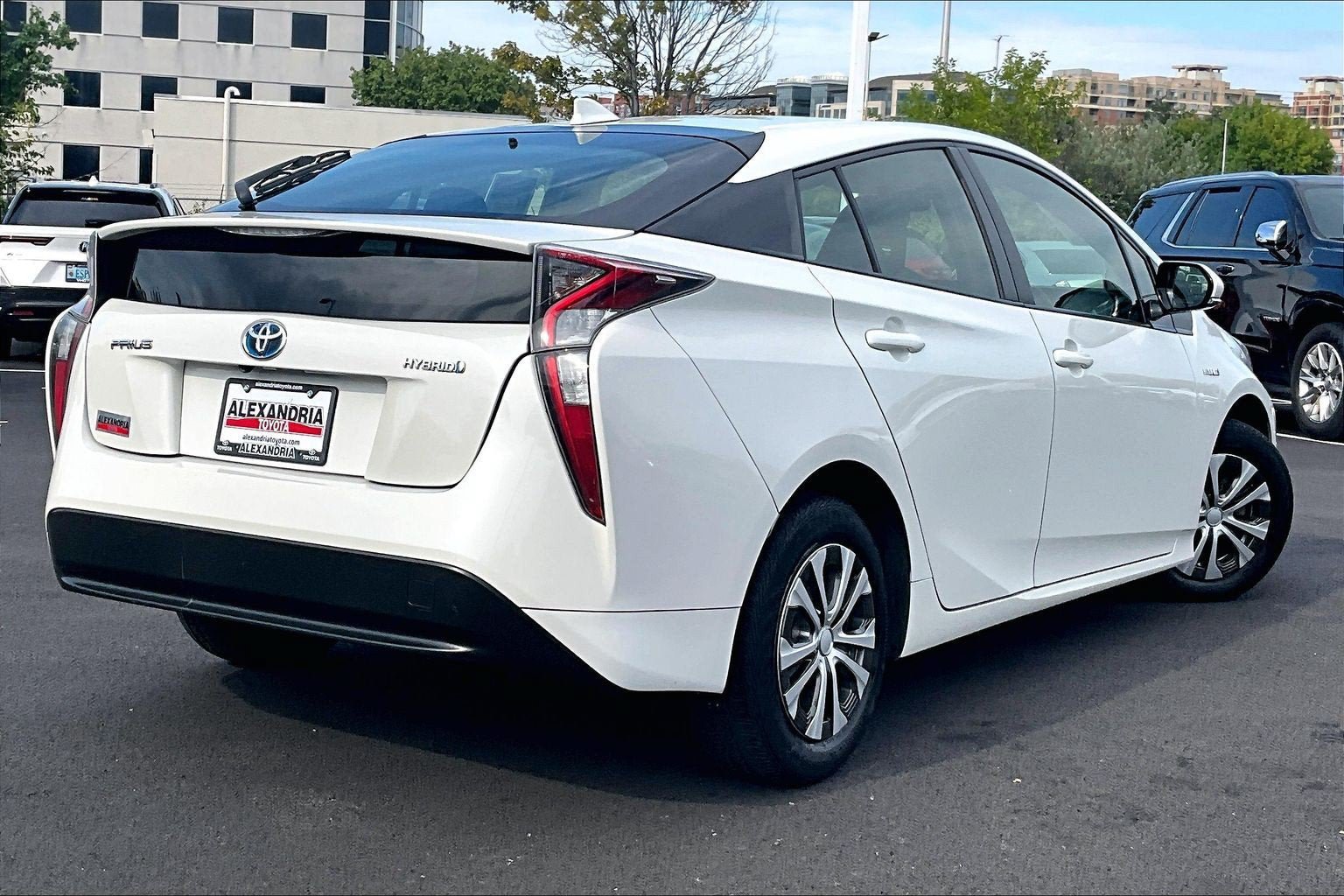 Used 2016 Toyota Prius Three w/ Advanced Technology Package FWD image 11