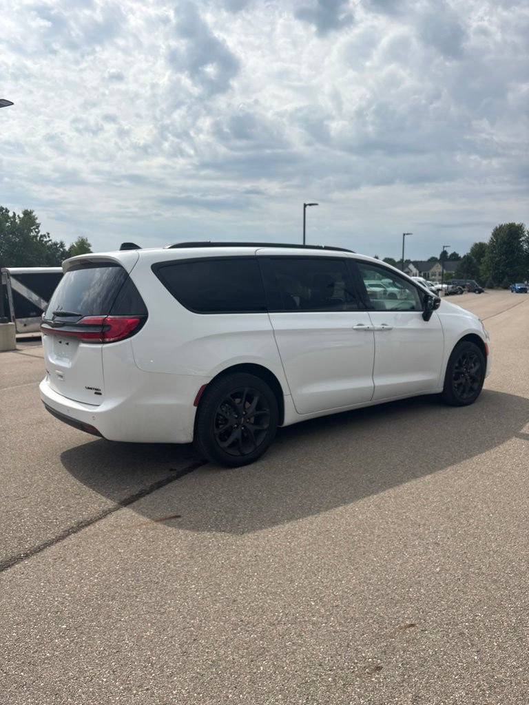 Used 2024 Chrysler Pacifica Limited w/ S Appearance Package AWD/4WD image 4
