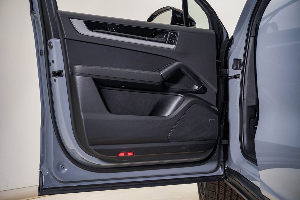 New 2026 Porsche Cayenne image 25