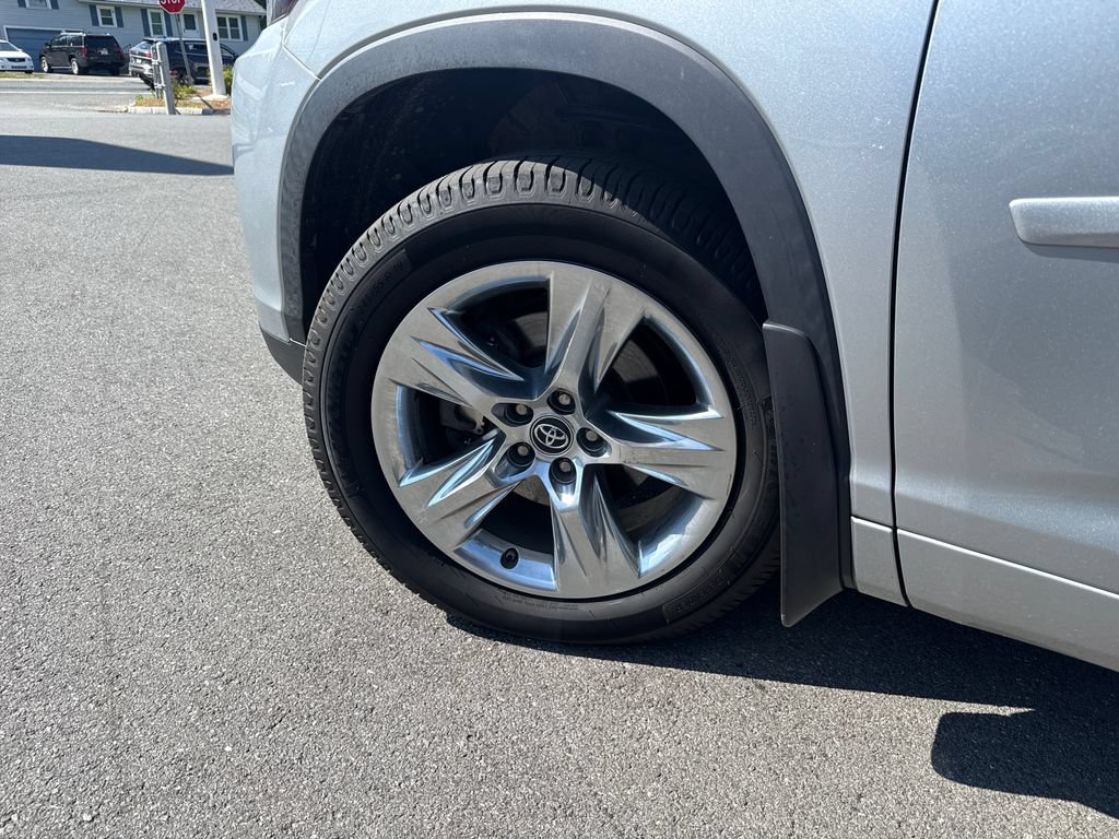 Used 2018 Toyota Highlander Limited AWD/4WD image 28
