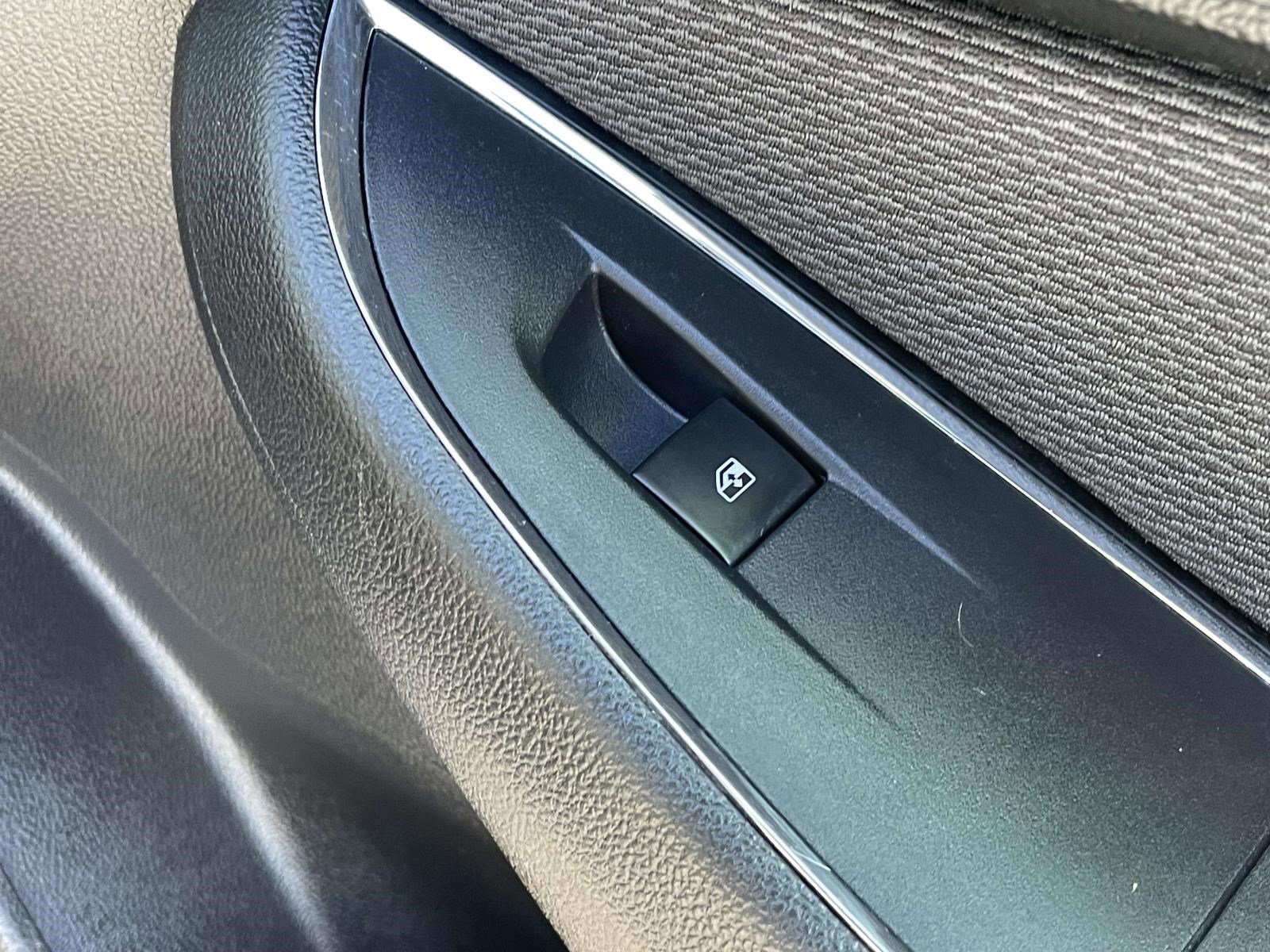 Used 2018 Chevrolet Cruze LT w/ Sun And Sound Package image 11