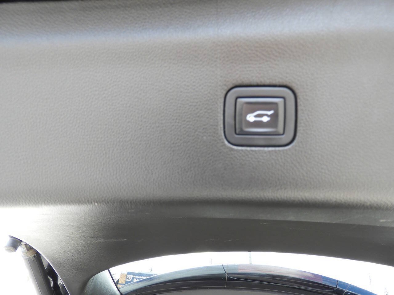 Used 2022 Buick Enclave Essence w/ Experience Buick Package FWD image 32