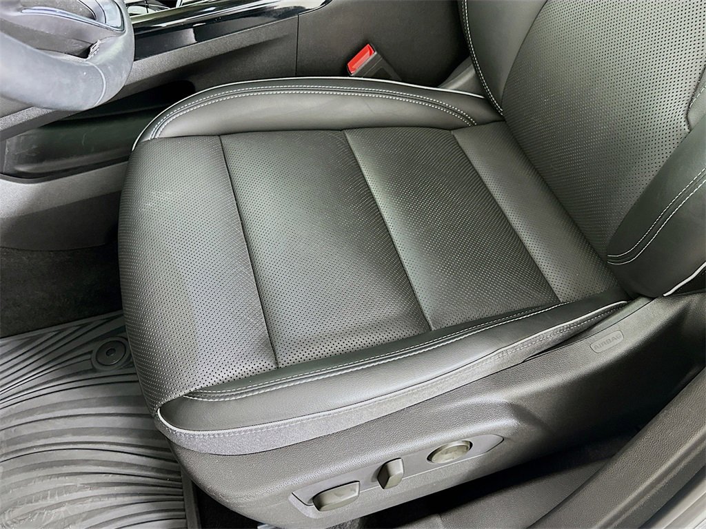 Used 2022 Buick Envision Essence w/ Safety Package image 10