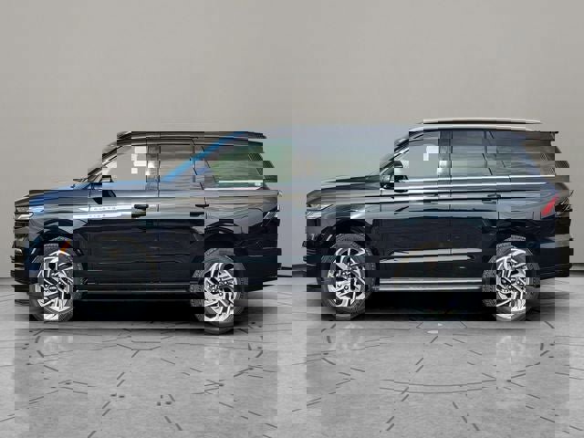 New 2026 Lincoln Navigator Premiere image 9