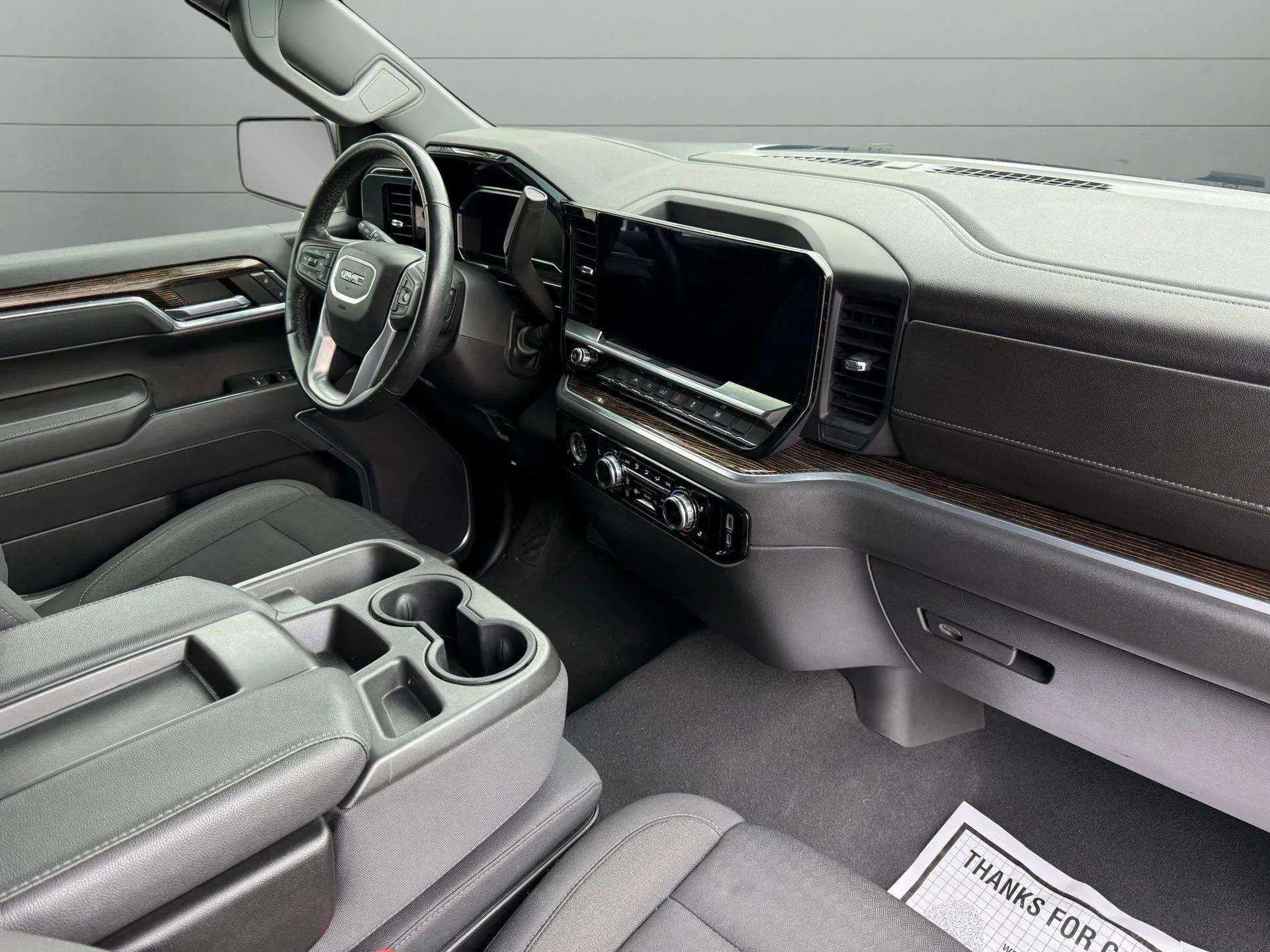 Used 2022 GMC Sierra 1500 SLE image 3