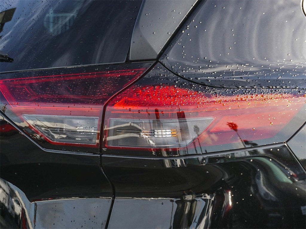 Used 2023 Nissan Rogue SV w/ SV Premium B Package image 7