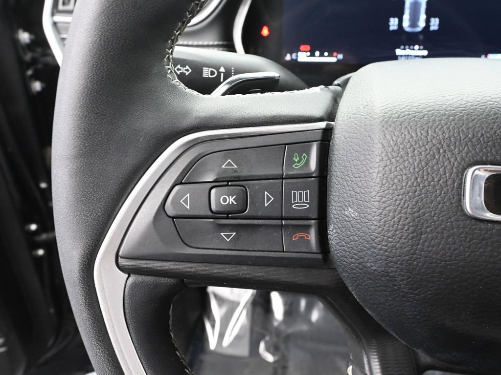 Used 2024 Jeep Grand Cherokee Altitude AWD/4WD image 21