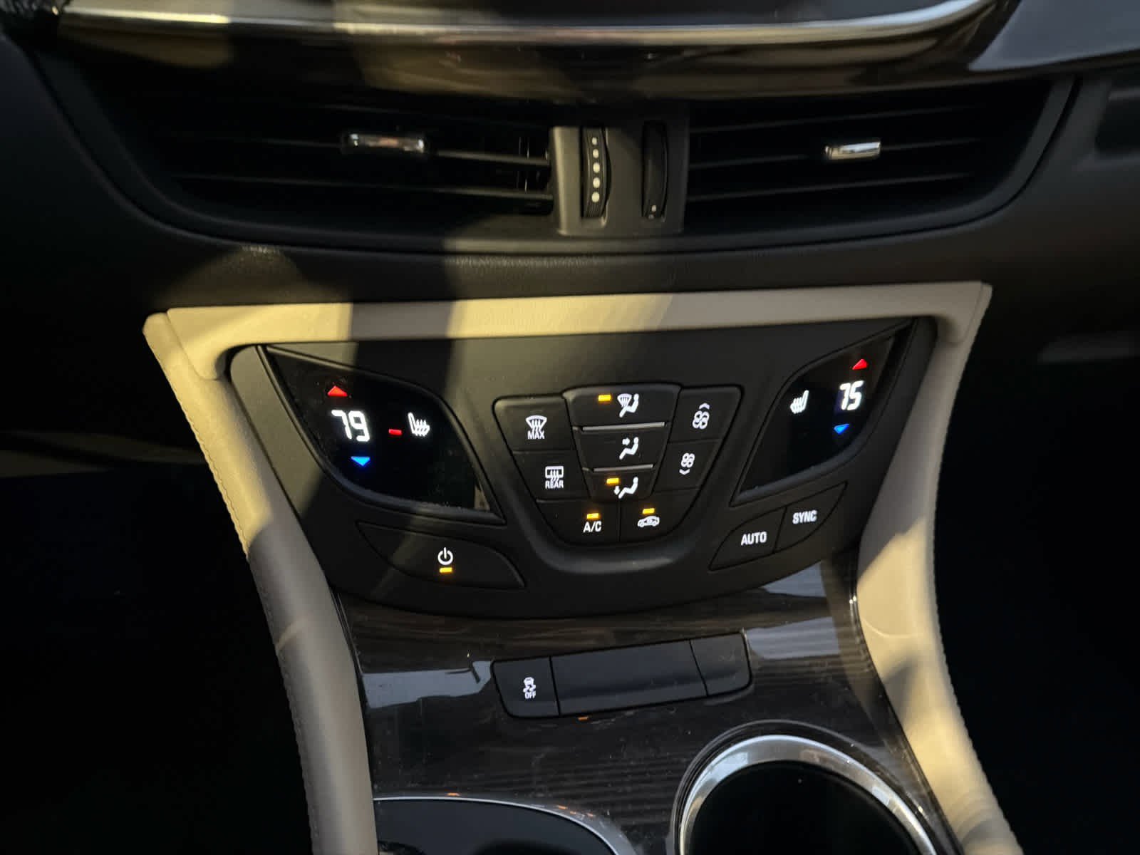 Used 2019 Buick Envision Essence image 64