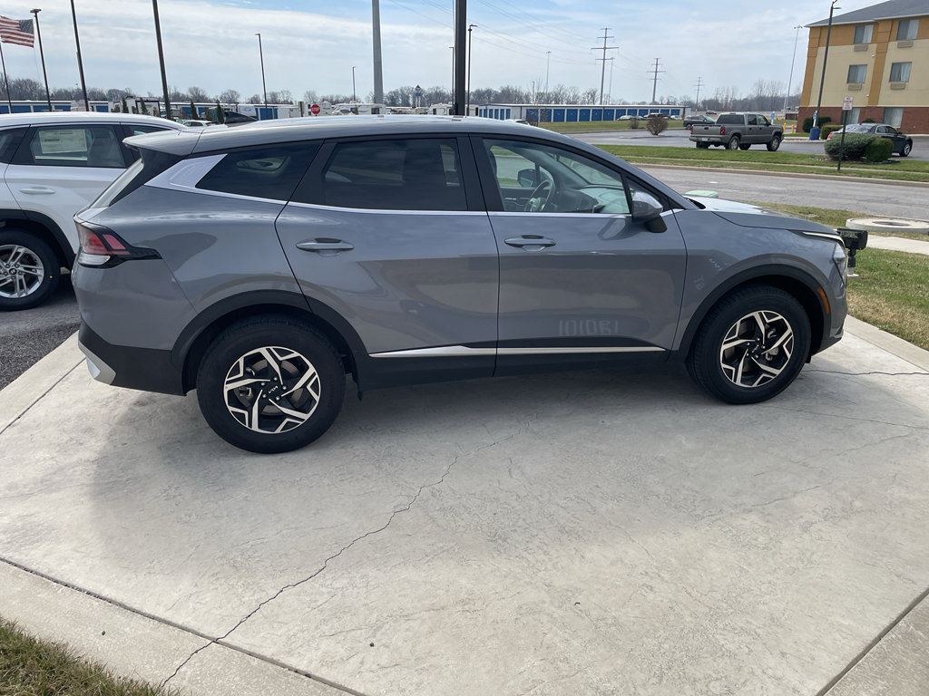 Used 2025 Kia Sportage LX image 6