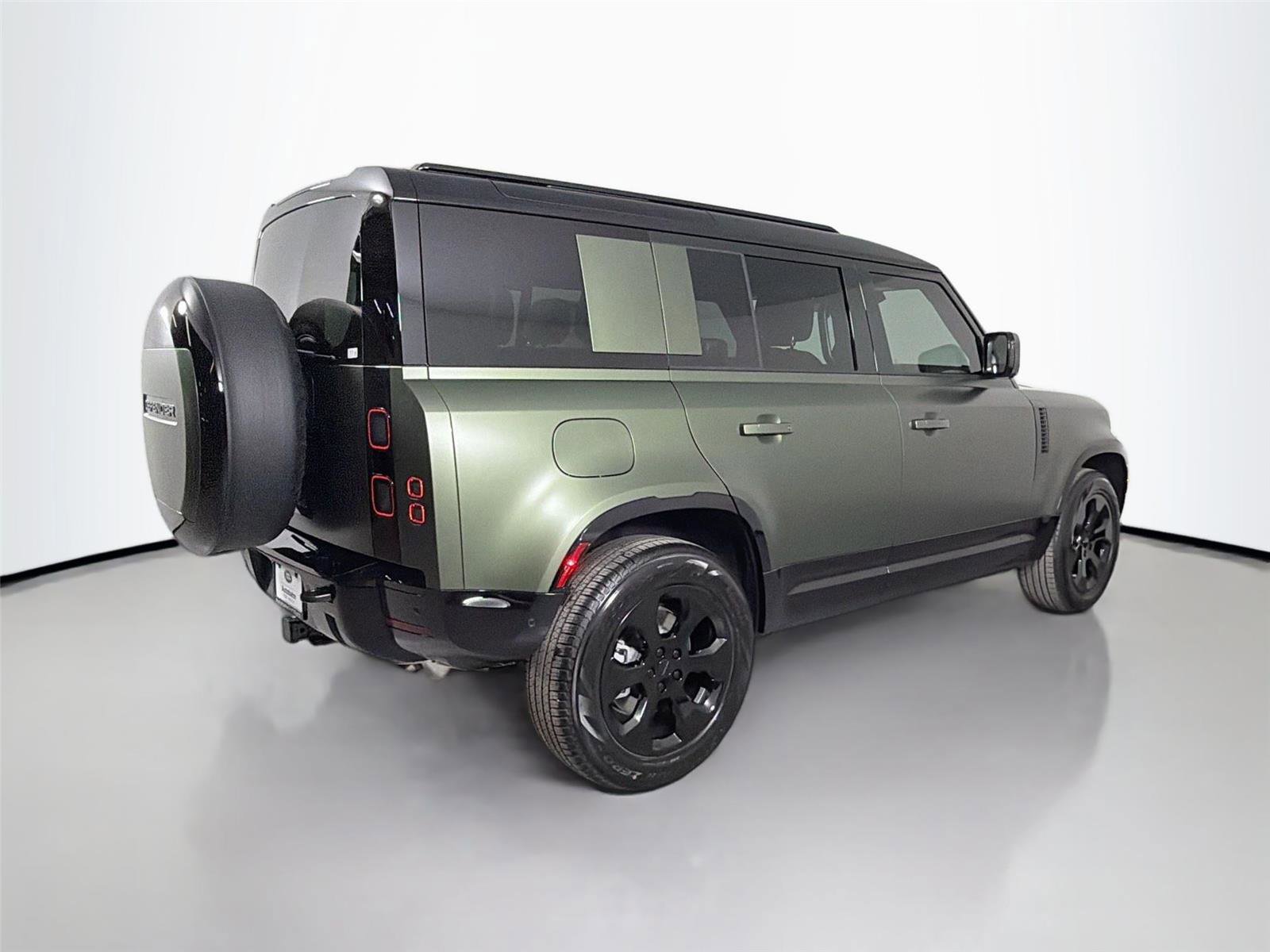 New 2026 Land Rover Defender 110 X-Dynamic SE AWD/4WD image 5