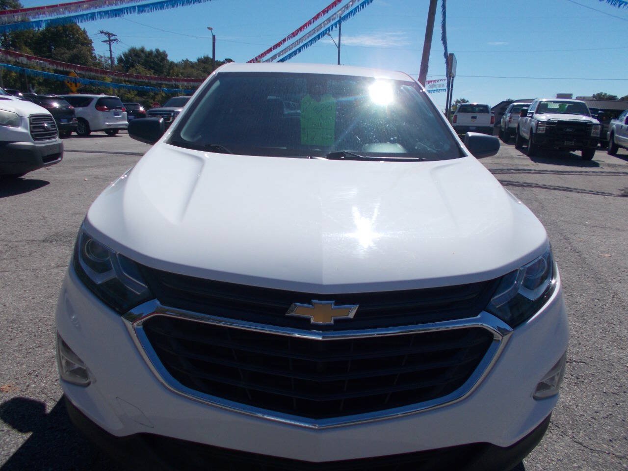 Used 2020 Chevrolet Equinox LS FWD image 2