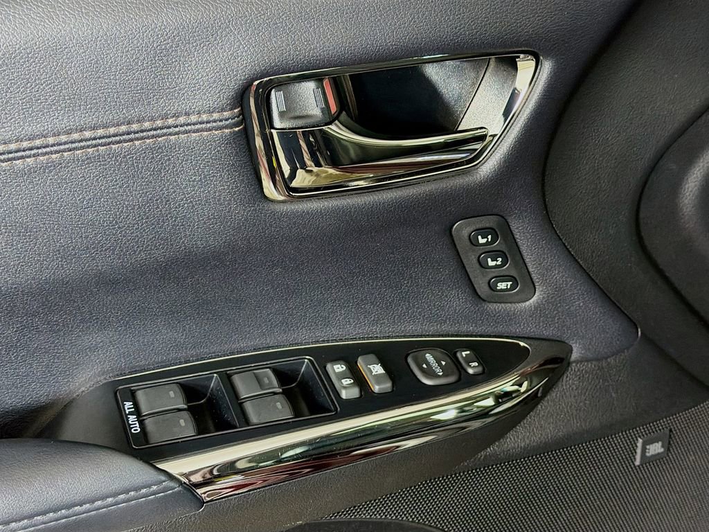 Used 2018 Toyota Avalon Limited w/ Carpet Mat Package FWD image 18