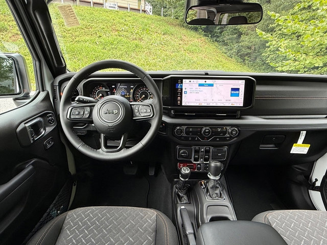 New 2025 Jeep Gladiator Mojave w/ Steel Bumper Group image 14