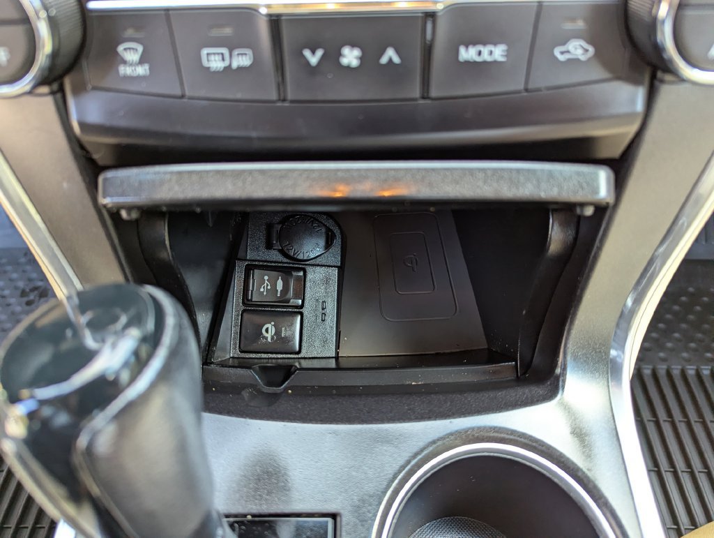 Used 2017 Toyota Camry XLE w/ Moonroof Package FWD image 26
