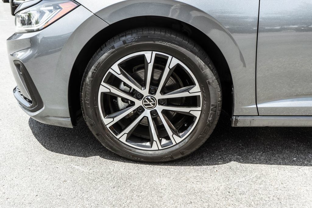 Used 2025 Volkswagen Jetta Sport FWD image 27