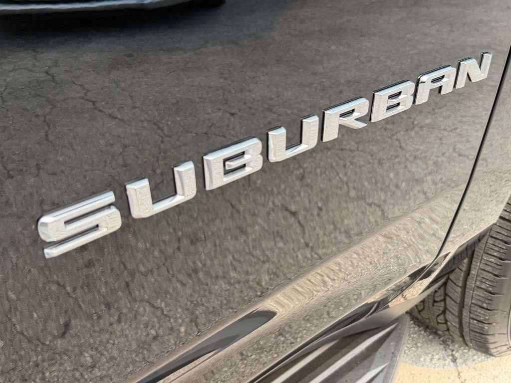 Used 2025 Chevrolet Suburban Premier AWD/4WD image 9