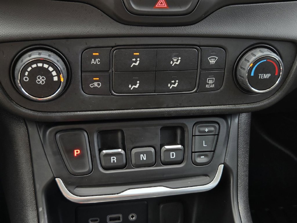 Used 2020 GMC Terrain SLE FWD image 24