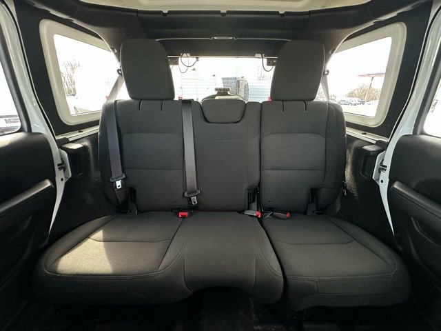 Used 2018 Jeep Wrangler Unlimited Sahara image 16