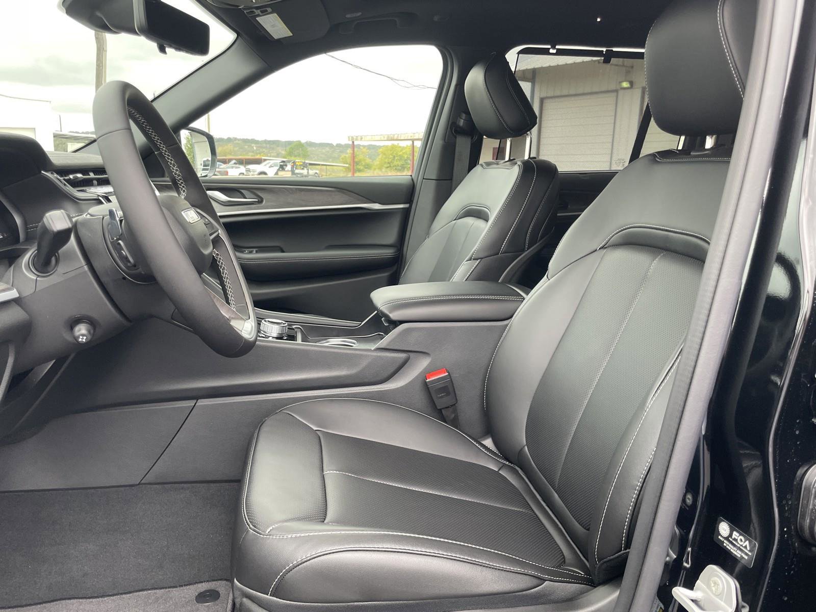 New 2025 Jeep Grand Cherokee Limited w/ Luxury Tech Group II image 27