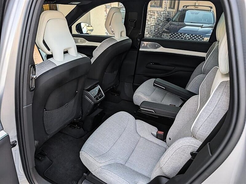 Used 2025 Volvo EX90 Ultra AWD/4WD image 25