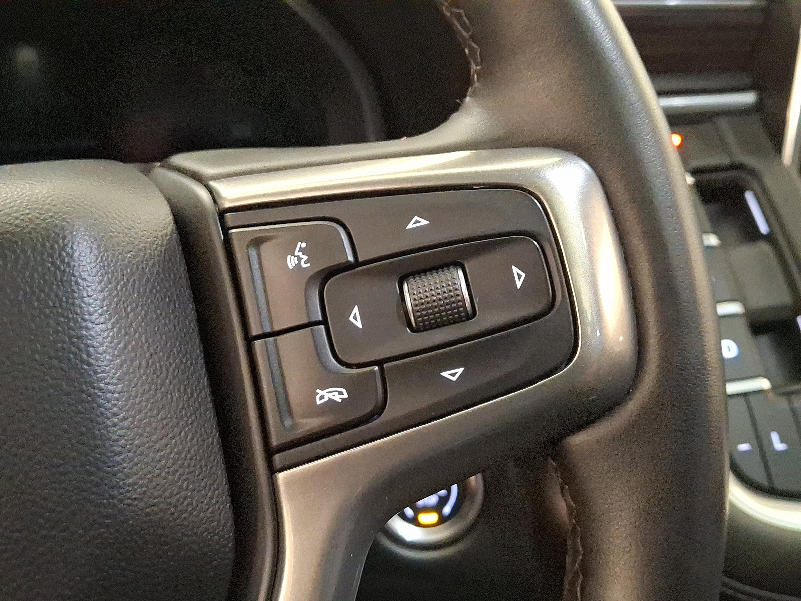 Used 2023 Chevrolet Tahoe Z71 w/ Z71 Off-Road Package AWD/4WD image 23