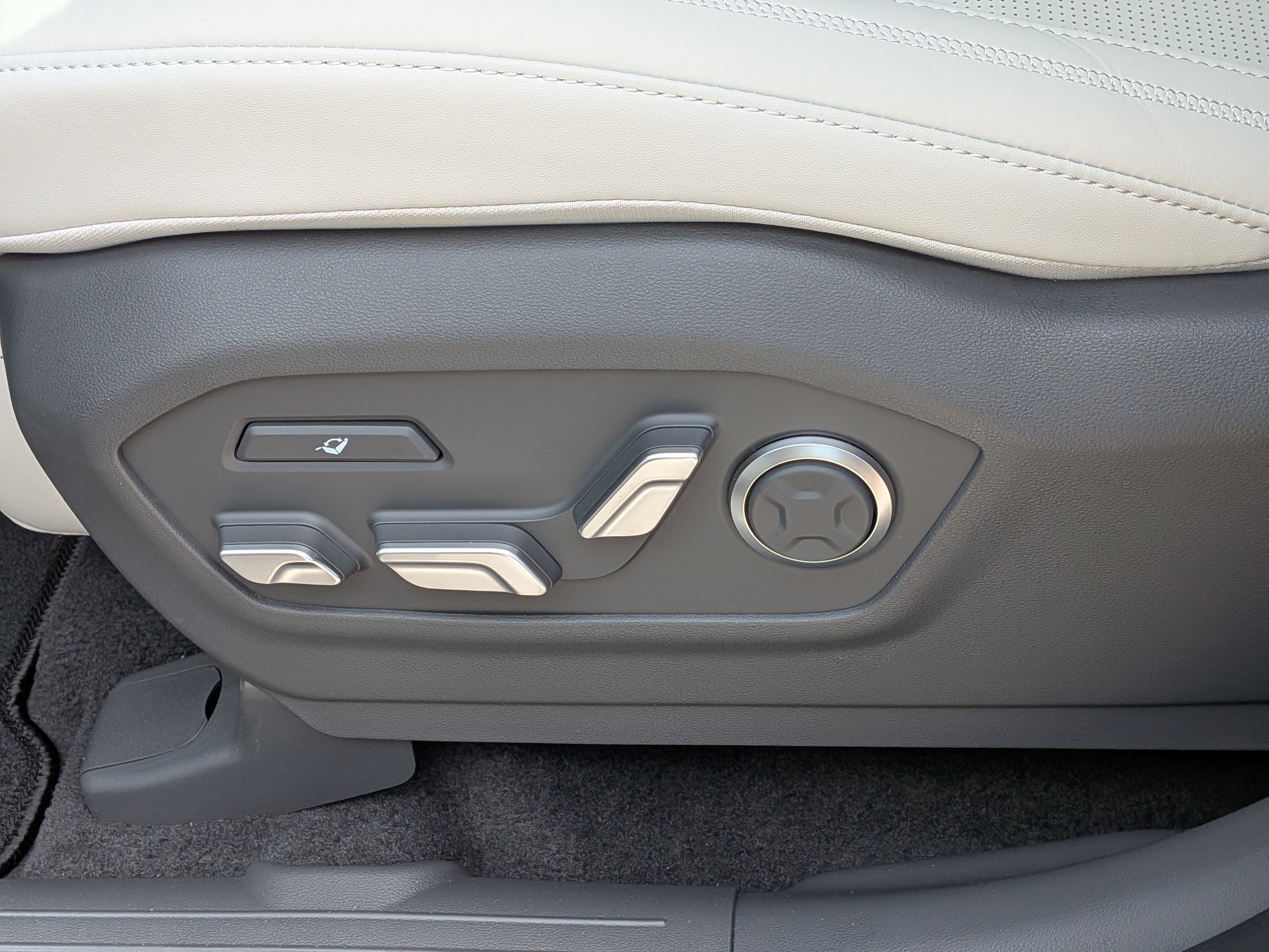 New 2026 Hyundai Santa Fe Calligraphy FWD image 22