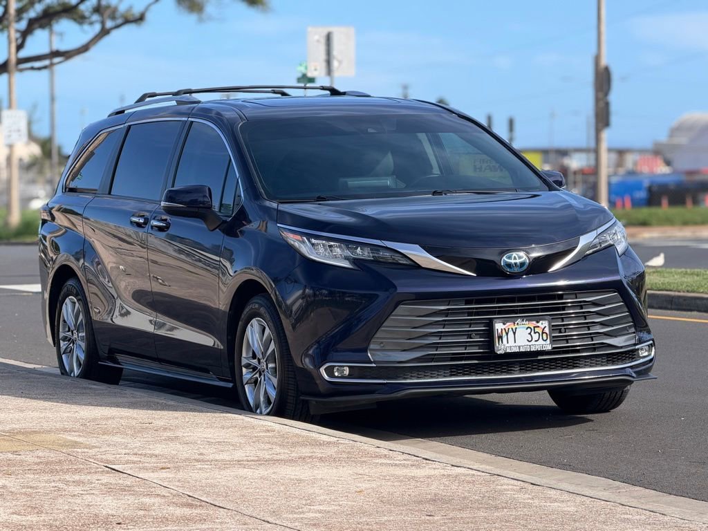 Used 2022 Toyota Sienna Limited AWD/4WD image 6