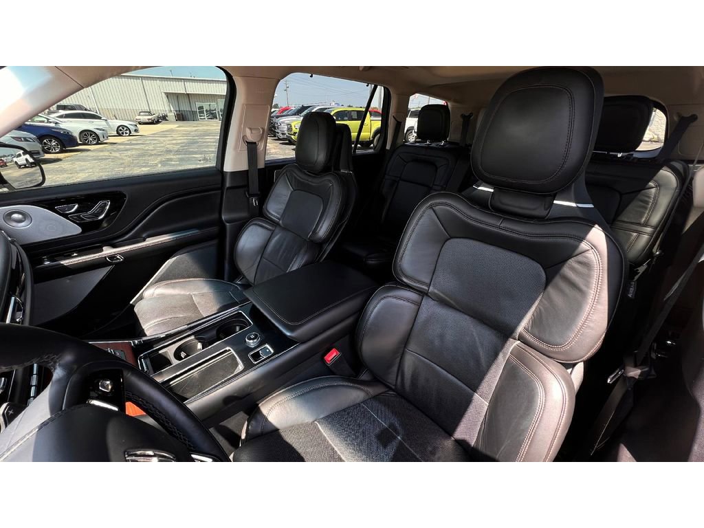 Used 2023 Lincoln Aviator Reserve w/ Equipment Group 201A image 10