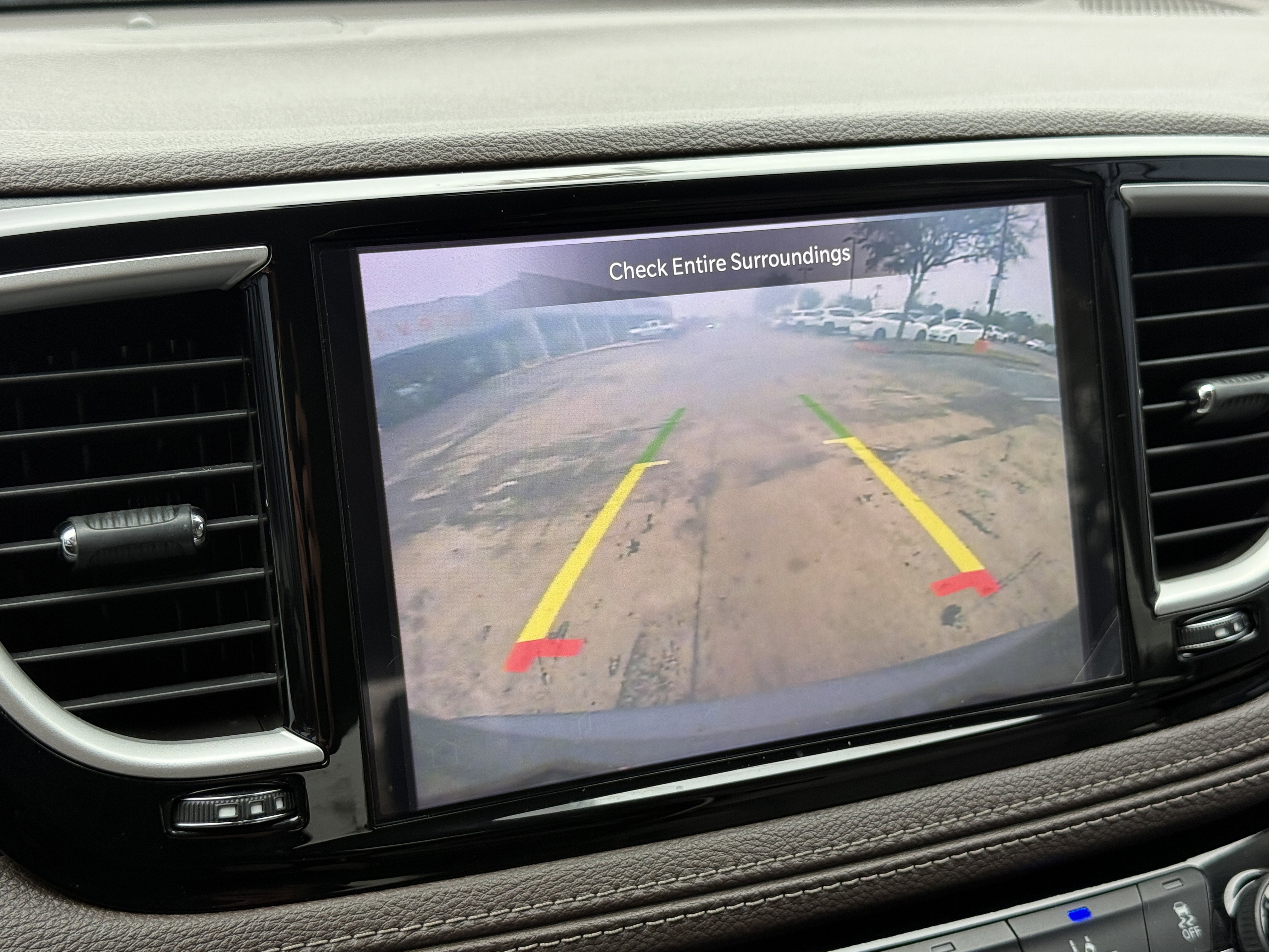 Used 2021 Chrysler Pacifica Touring image 23