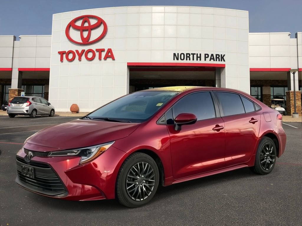 Used 2023 Toyota Corolla LE image 1