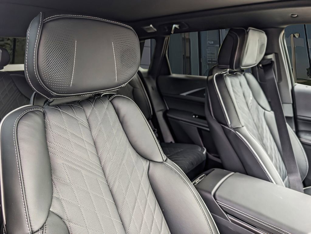 New 2026 Cadillac Lyriq V AWD/4WD image 21