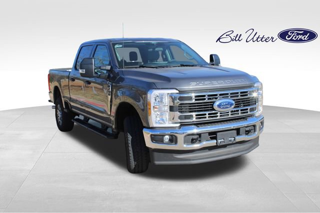 New 2025 Ford F250 XLT w/ FX4 Off-Road Package image 2