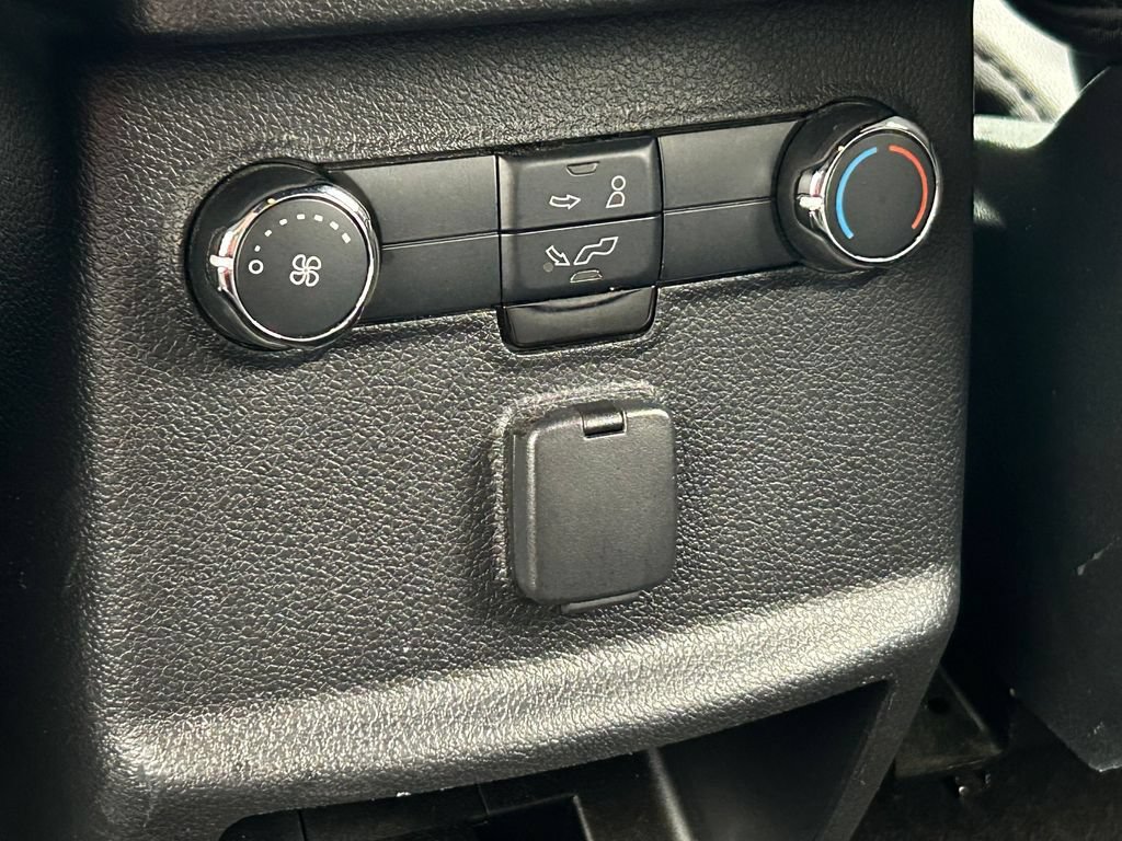 Used 2018 Ford Explorer XLT w/ Equipment Group 202A FWD image 37