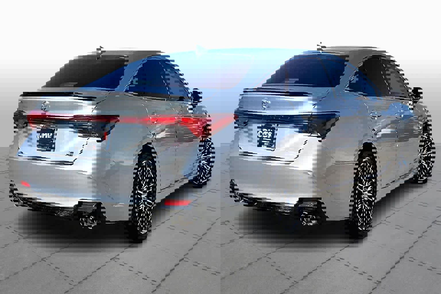 Used 2019 Toyota Avalon XSE image 13