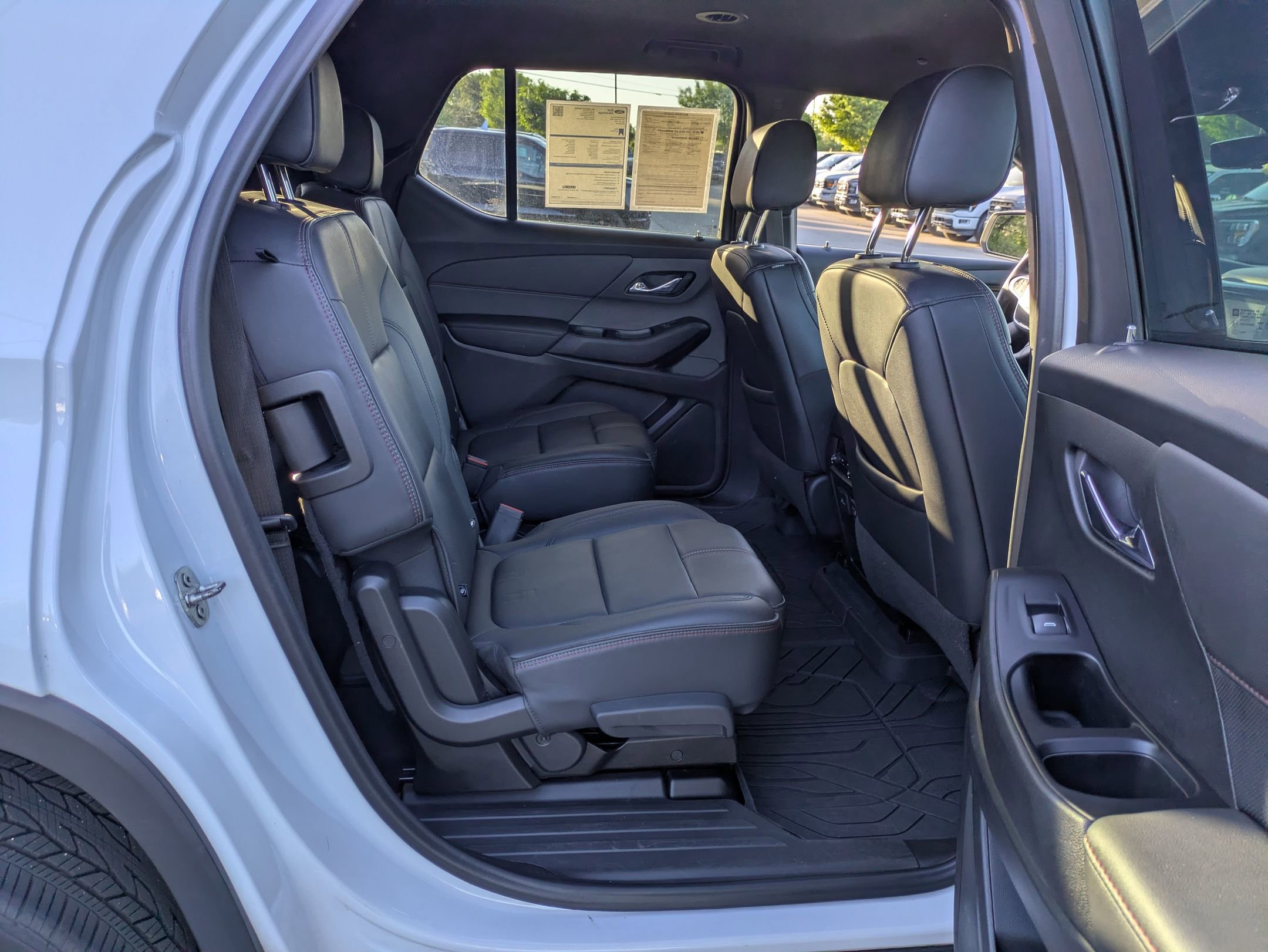 Used 2023 Chevrolet Traverse RS FWD image 36