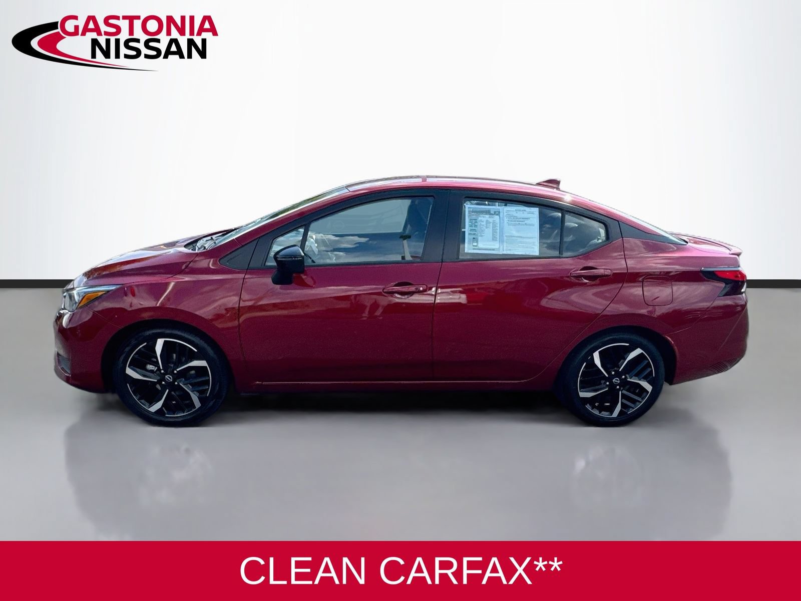 Used 2024 Nissan Versa SR FWD image 5