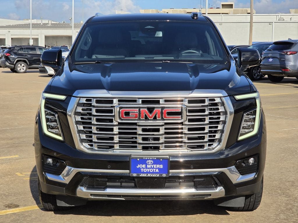 Used 2025 GMC Yukon Denali AWD/4WD image 3