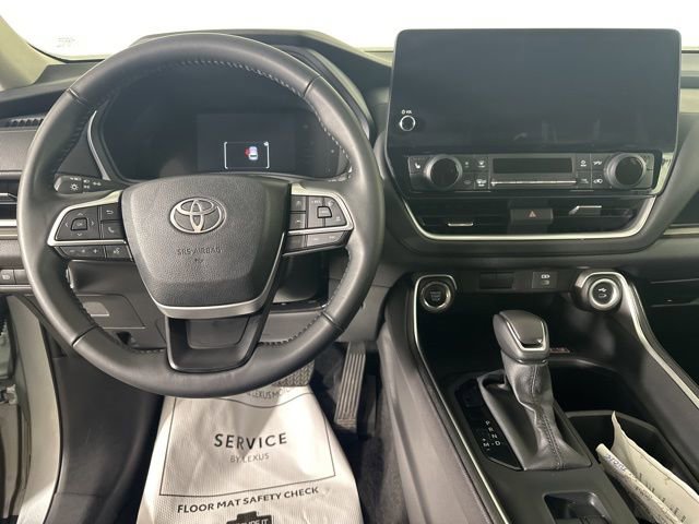 Used 2025 Toyota Grand Highlander AWD image 13