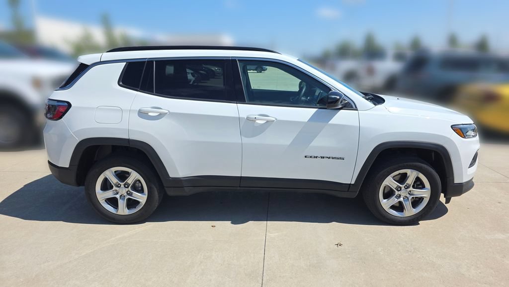 Used 2023 Jeep Compass Latitude AWD/4WD image 6