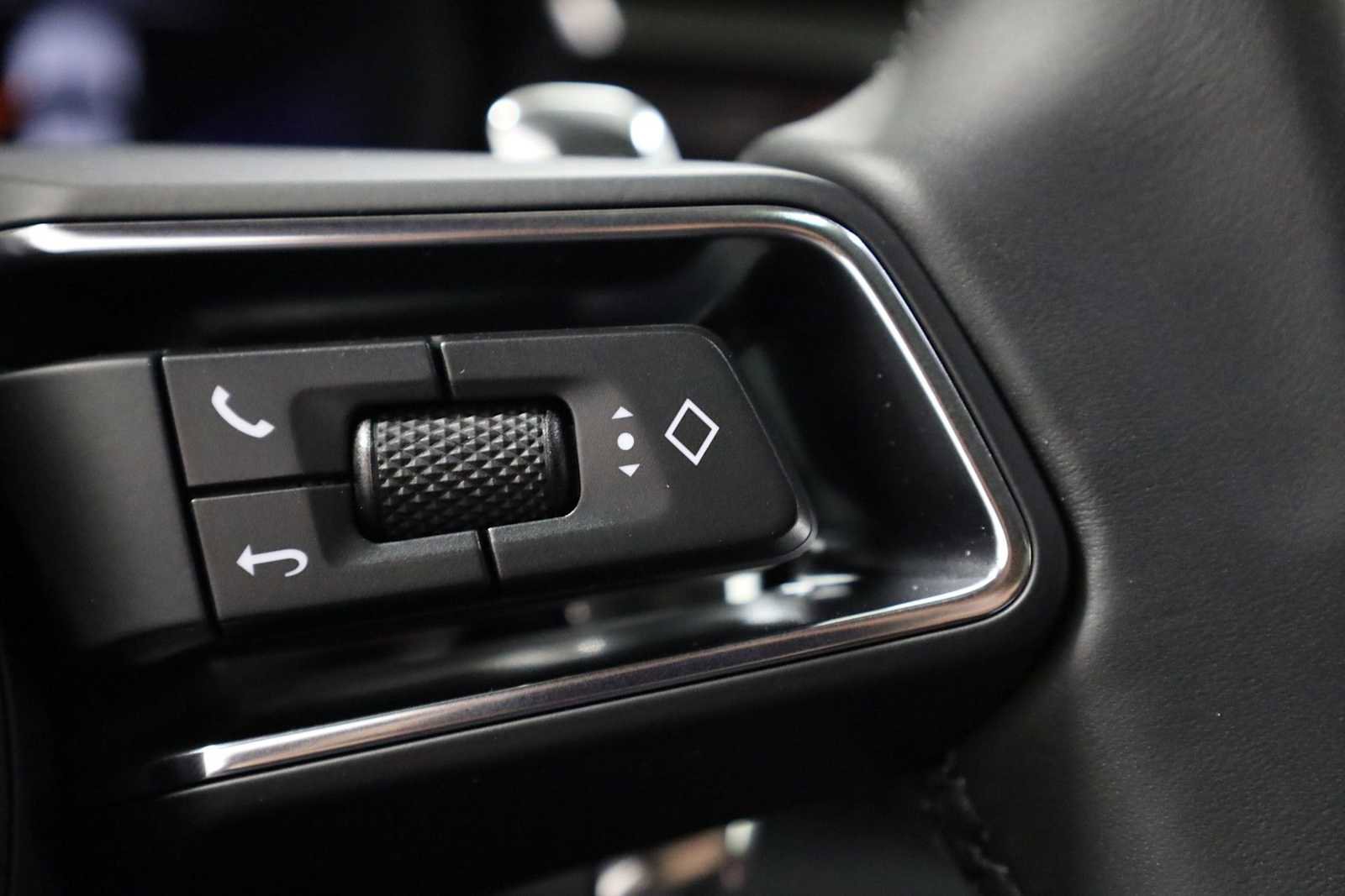 New 2026 Porsche Macan image 27