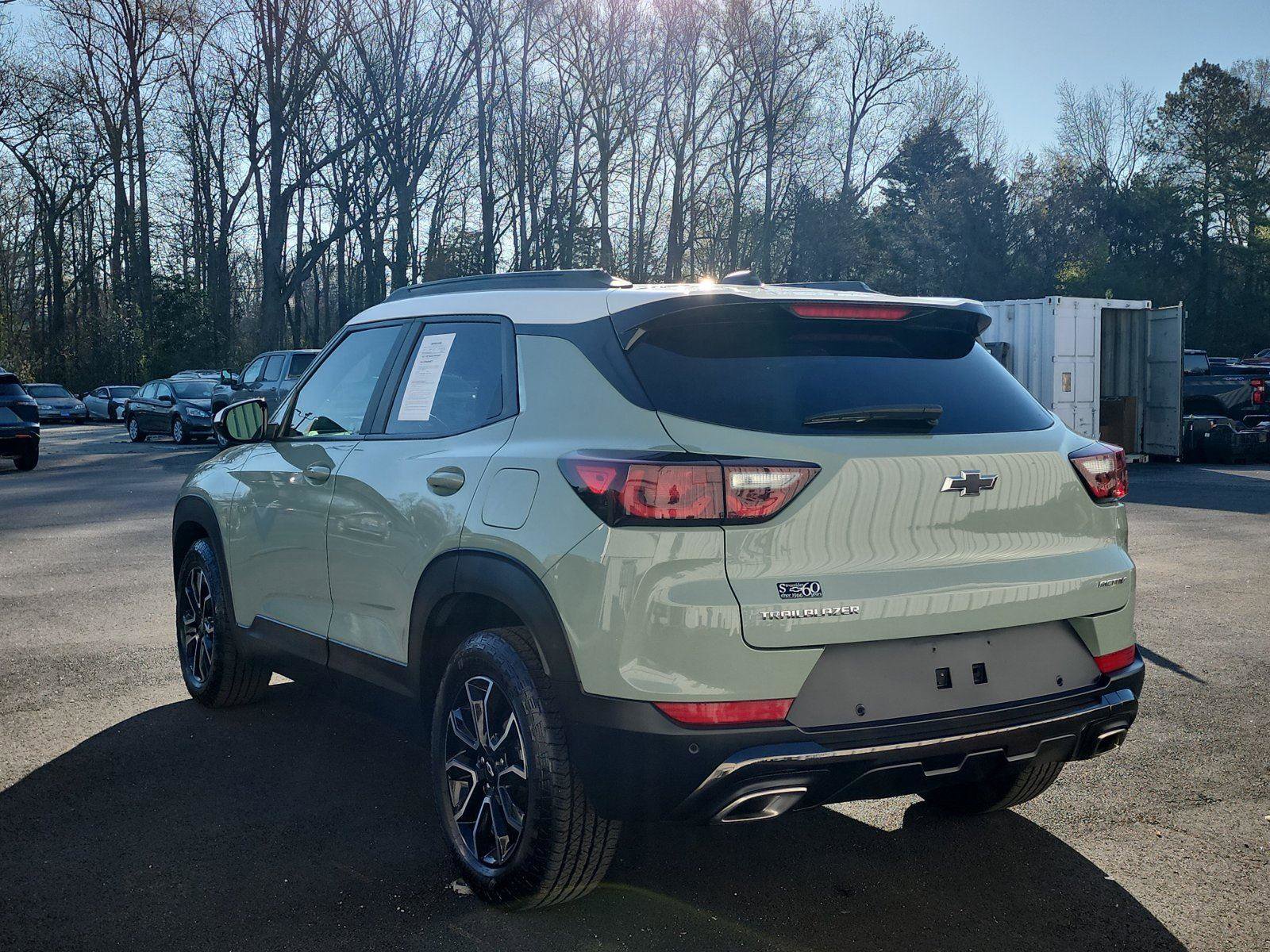 Used 2025 Chevrolet TrailBlazer ACTIV w/ Convenience Package FWD image 3