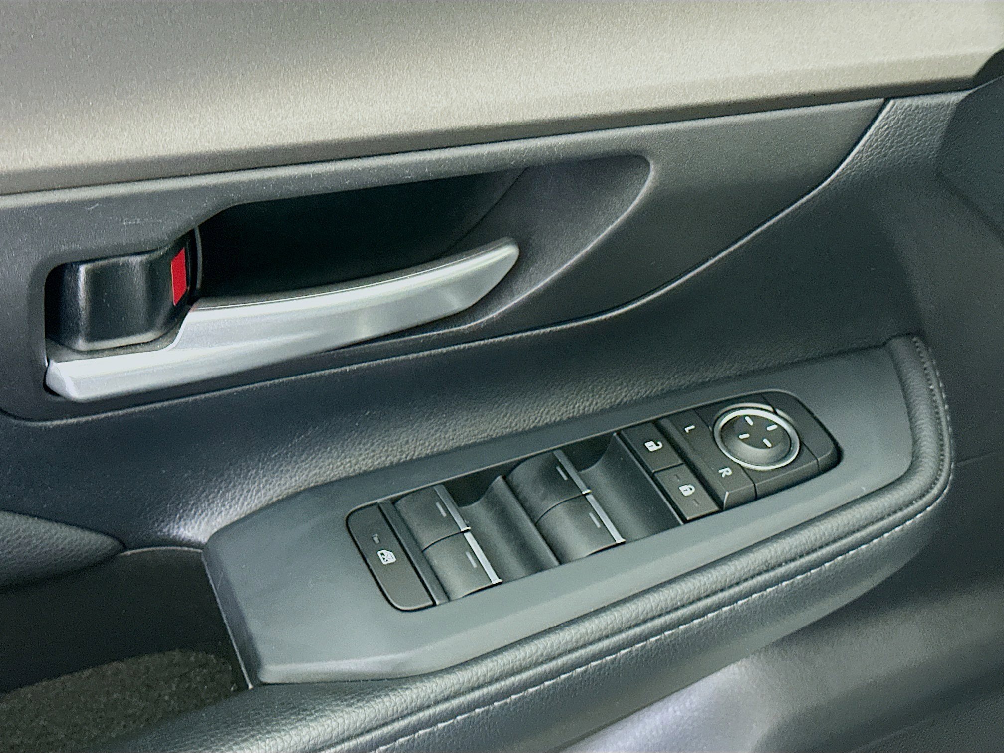 Used 2025 Toyota Grand Highlander FWD image 15