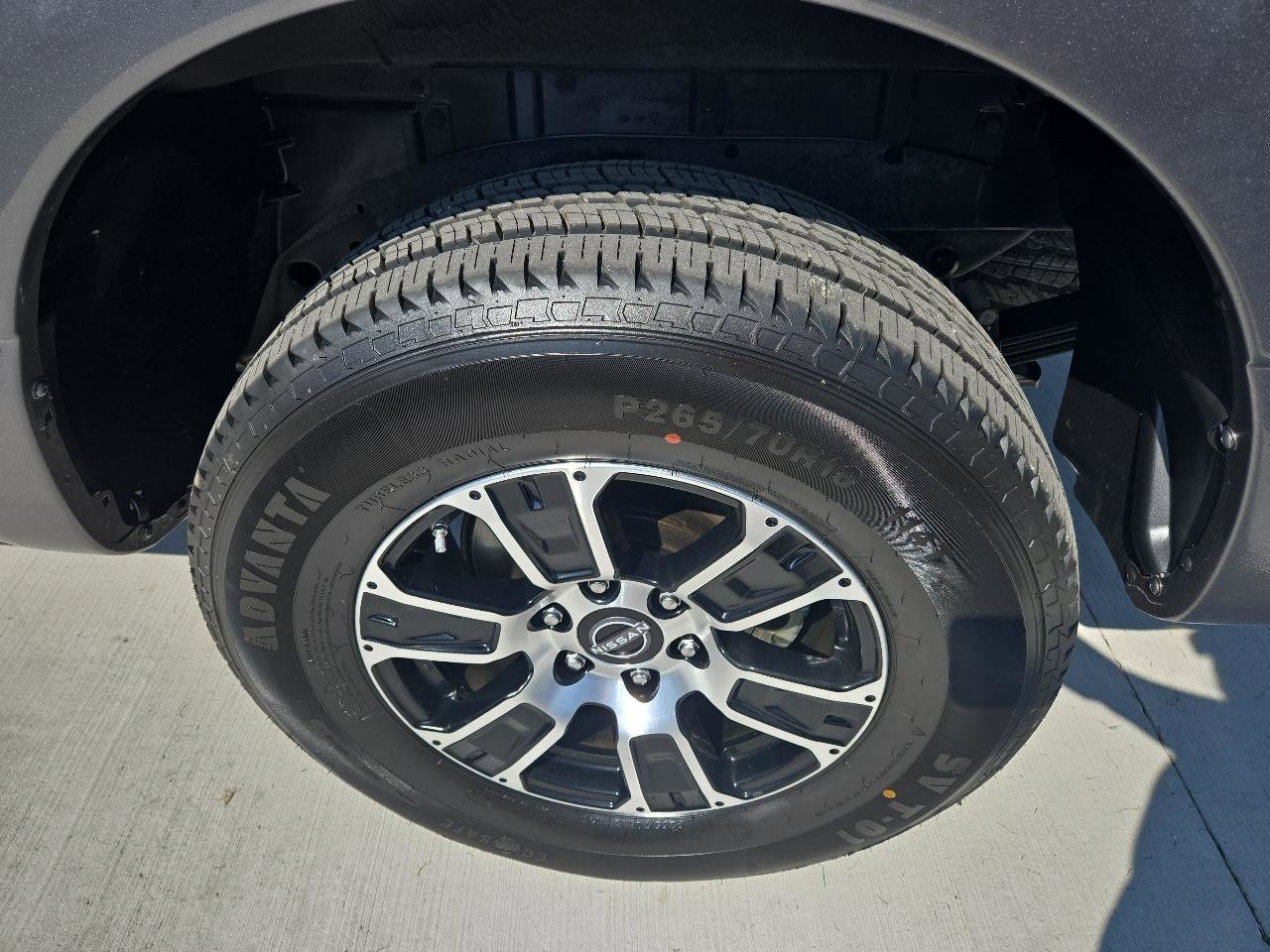 Used 2024 Nissan Titan SV AWD/4WD image 7