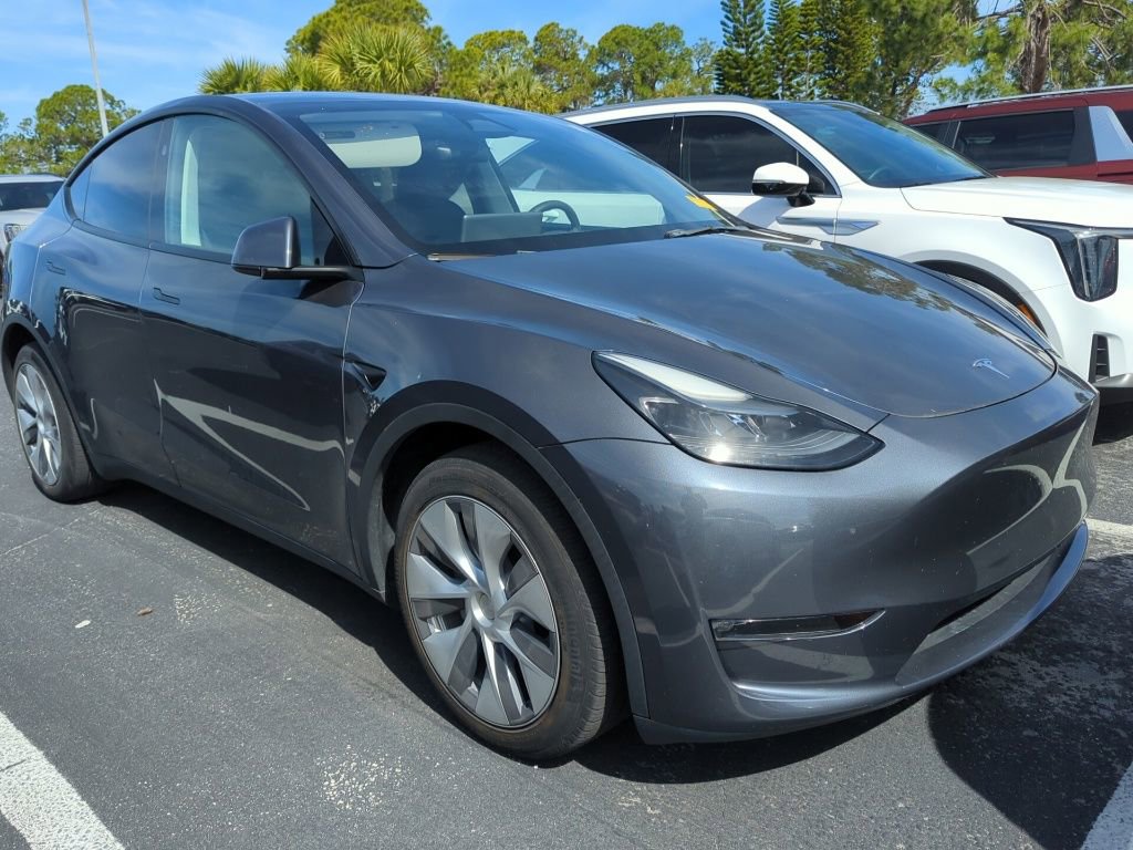 Used 2023 Tesla Model Y Long Range image 1