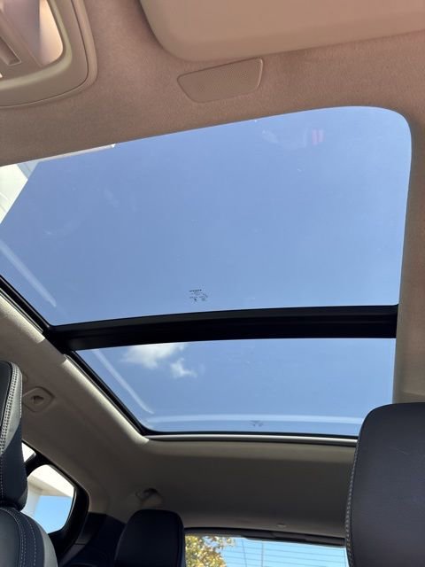 Used 2025 Volvo XC40 B5 Plus AWD/4WD image 19