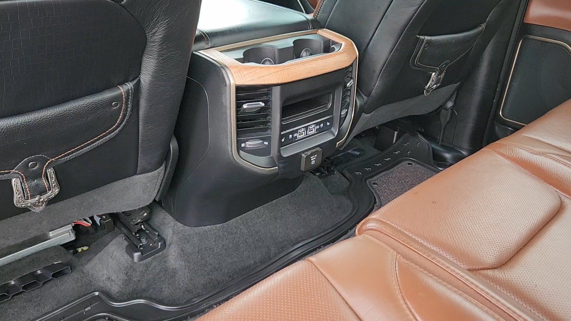 Used 2023 RAM 1500 Limited AWD/4WD image 17